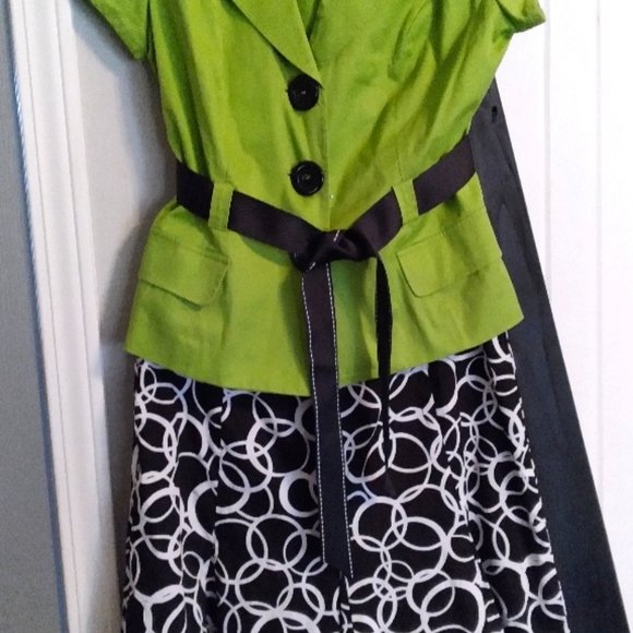 3 Ladies' dresses - Picture 1 of 16